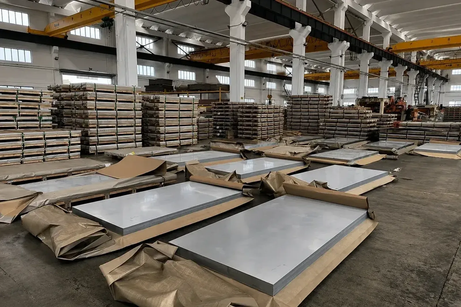VSMPO-AVISMA's Four-Day Workweek Expires 2026-05-31: Russian Titanium Capacity Decision Window Resets H2 2026 Western Ti LTA Bargaining Position