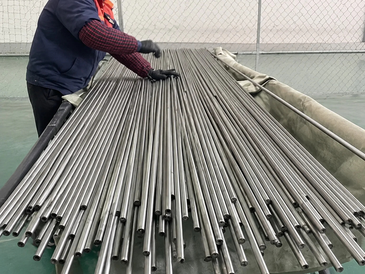 Representative titanium tubes show why diameter, wall, straightness and lot identity need to be mapped before a thermal-fit operation.