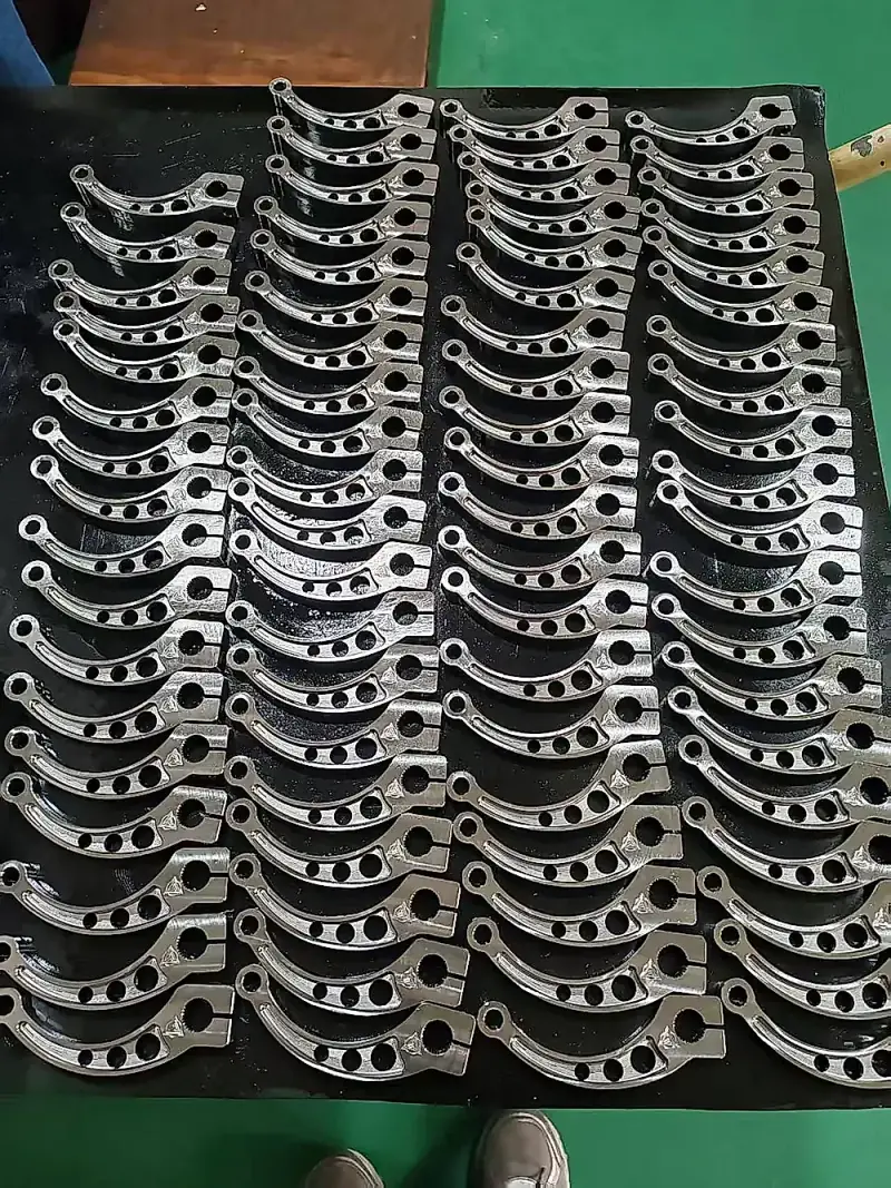 Batch of precision-machined titanium alloy curved parts