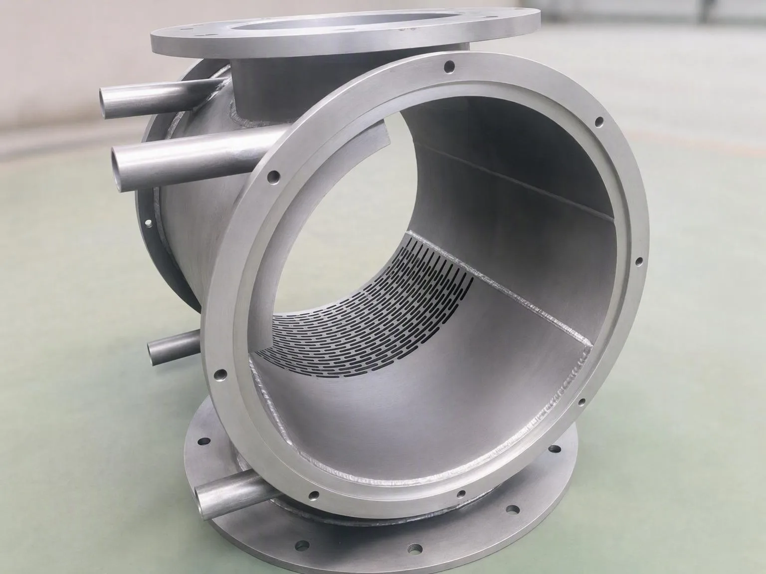 Flanged fabricated component with visible internal and external welds